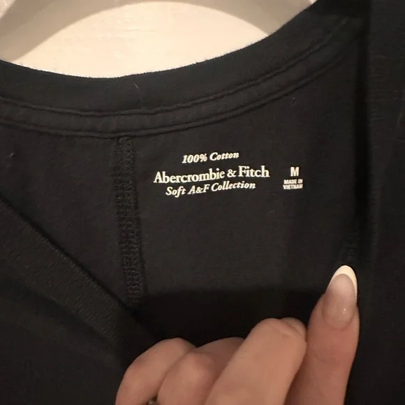 A&F sleeveless muscle tee - Picture 2 of 2